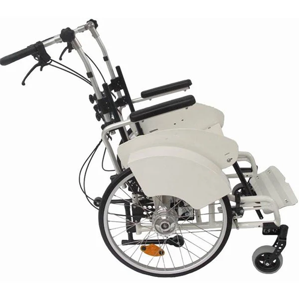 Kantelbarer Rollstuhl mit Spezialseitenteilen